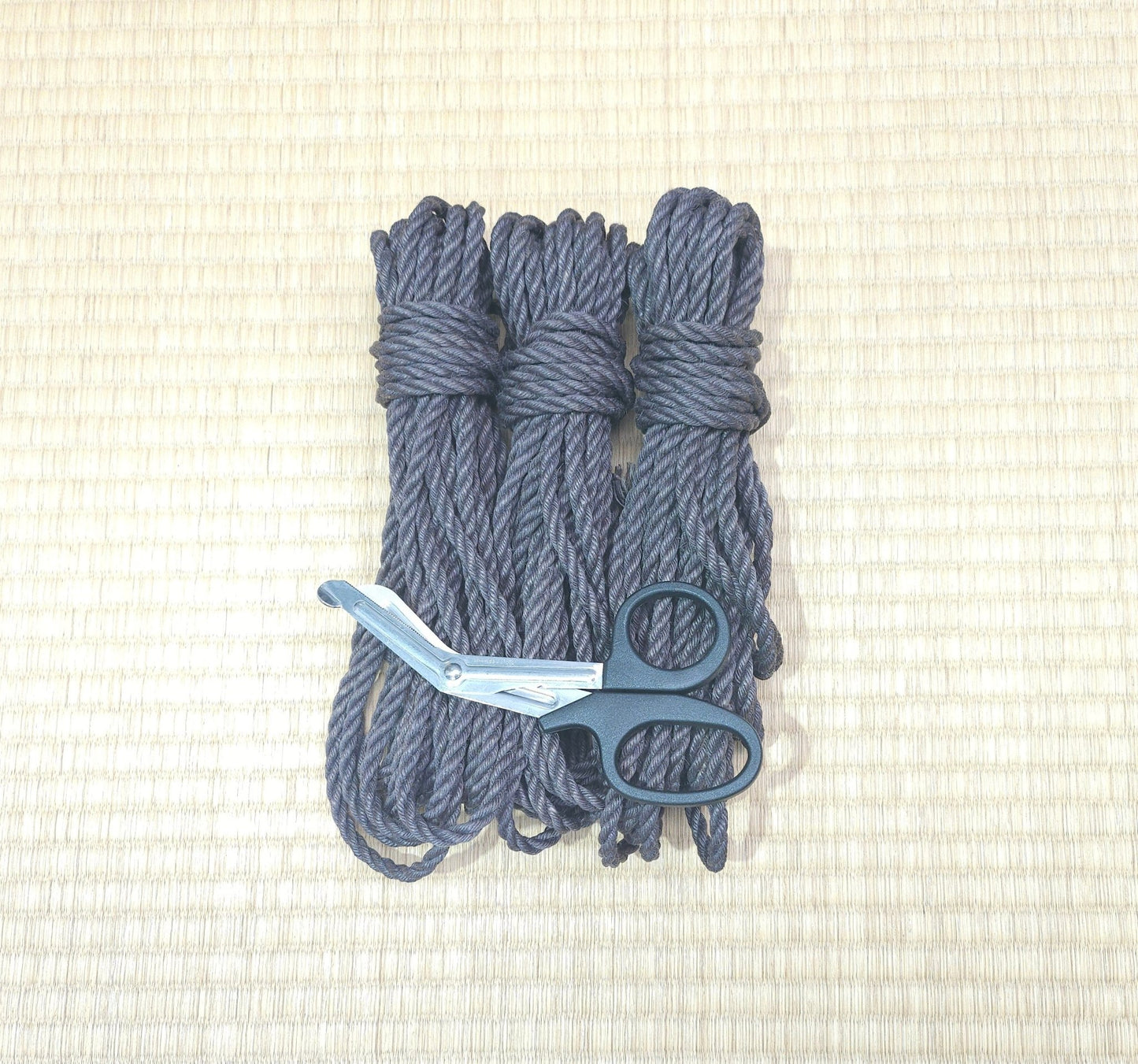 Grey "Gure" - Shibari Rope - Jute - Fully Treated - RebornRopes