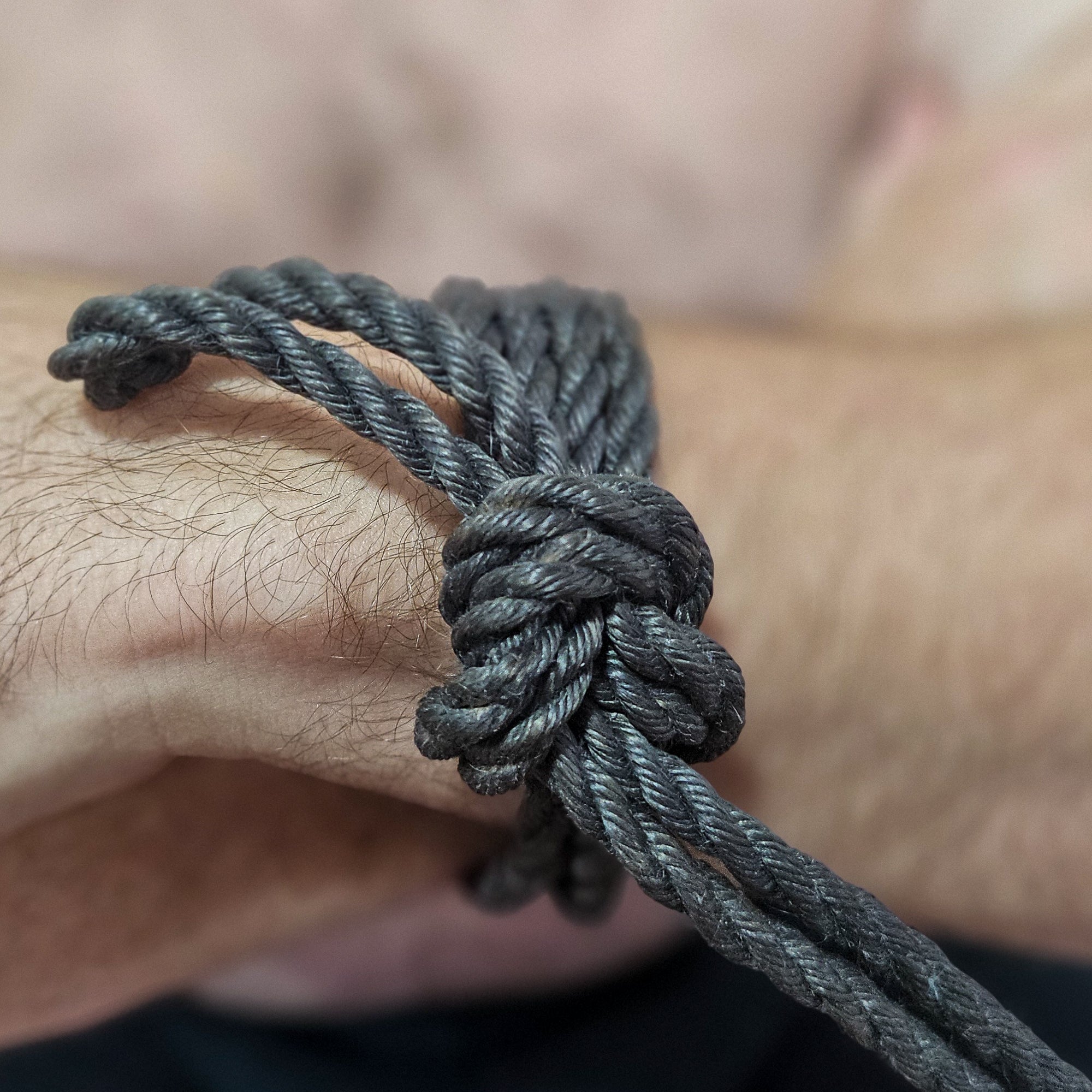 Honmusubi / Reef knot - shibari how to tie single column tie : Reborn Ropes. Gure Grey Shibari Bondage rope