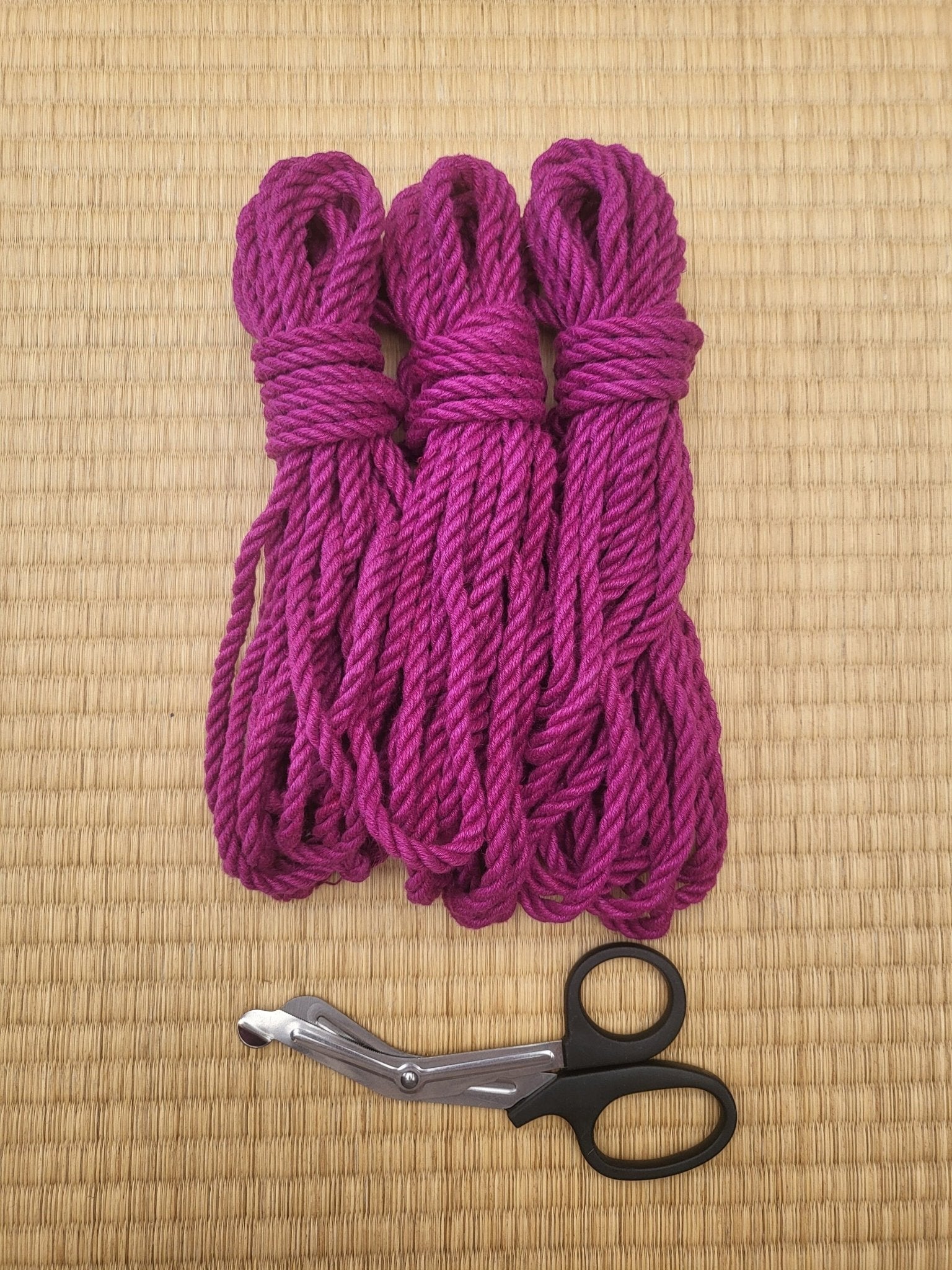 'Rasberry' Hemp shibari rope - RebornRopes